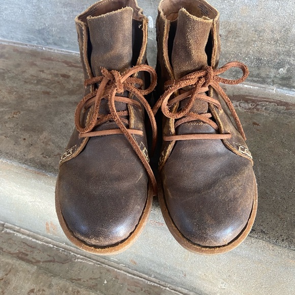 Born Temple Brown Leather Lace-Up Ankle Booties - Picture 4 of 6